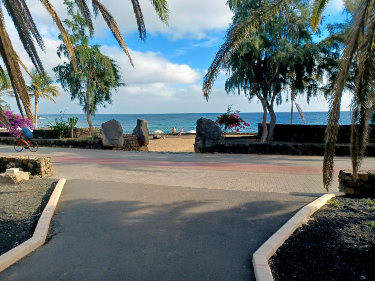 Bungalow Playa Bastian - Piscina Climatizada - Wifi - Playa 1 Min. Costa Teguise Exterior photo